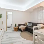 Hidden Gems In Buda דירה *