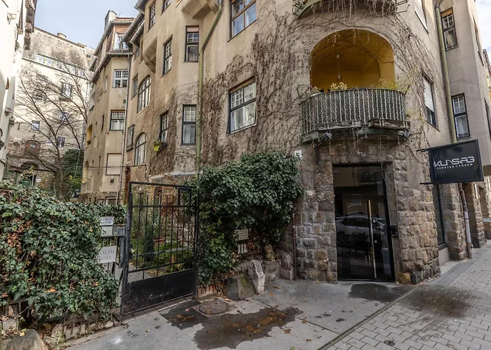 Hidden Gems In Buda * Βουδαπέστη