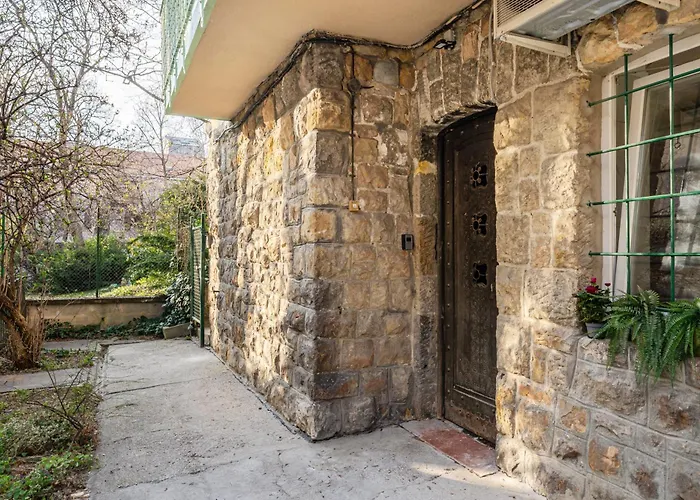 Hidden Gems In Buda * בודפשט